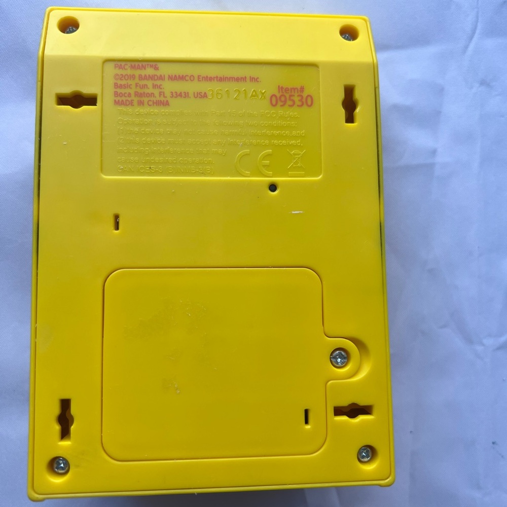 PAC-Man Retro Mini Handheld Arcade Game - Electronic Toy Game Bandai Namco - Picture 2 of 8